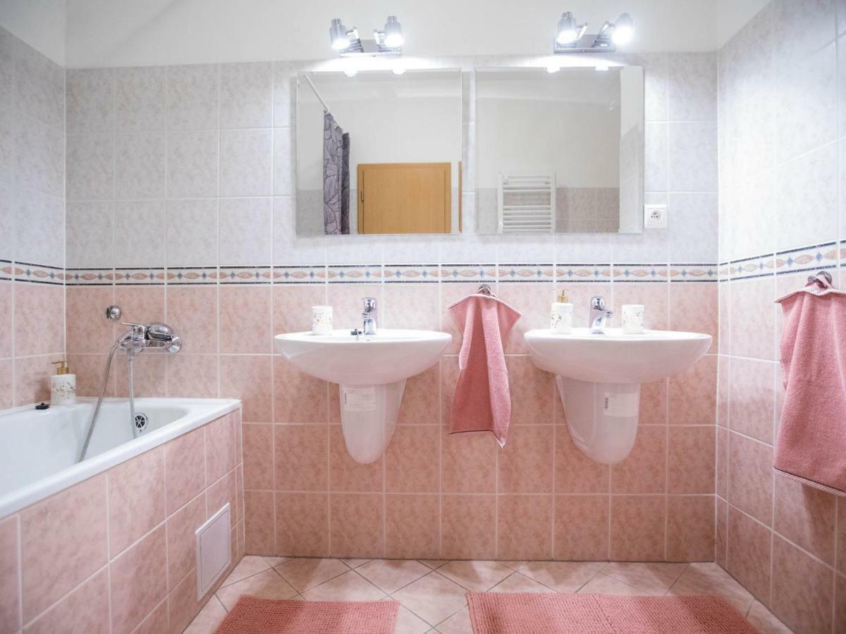 Spacious In The Old Town Of Apartmán